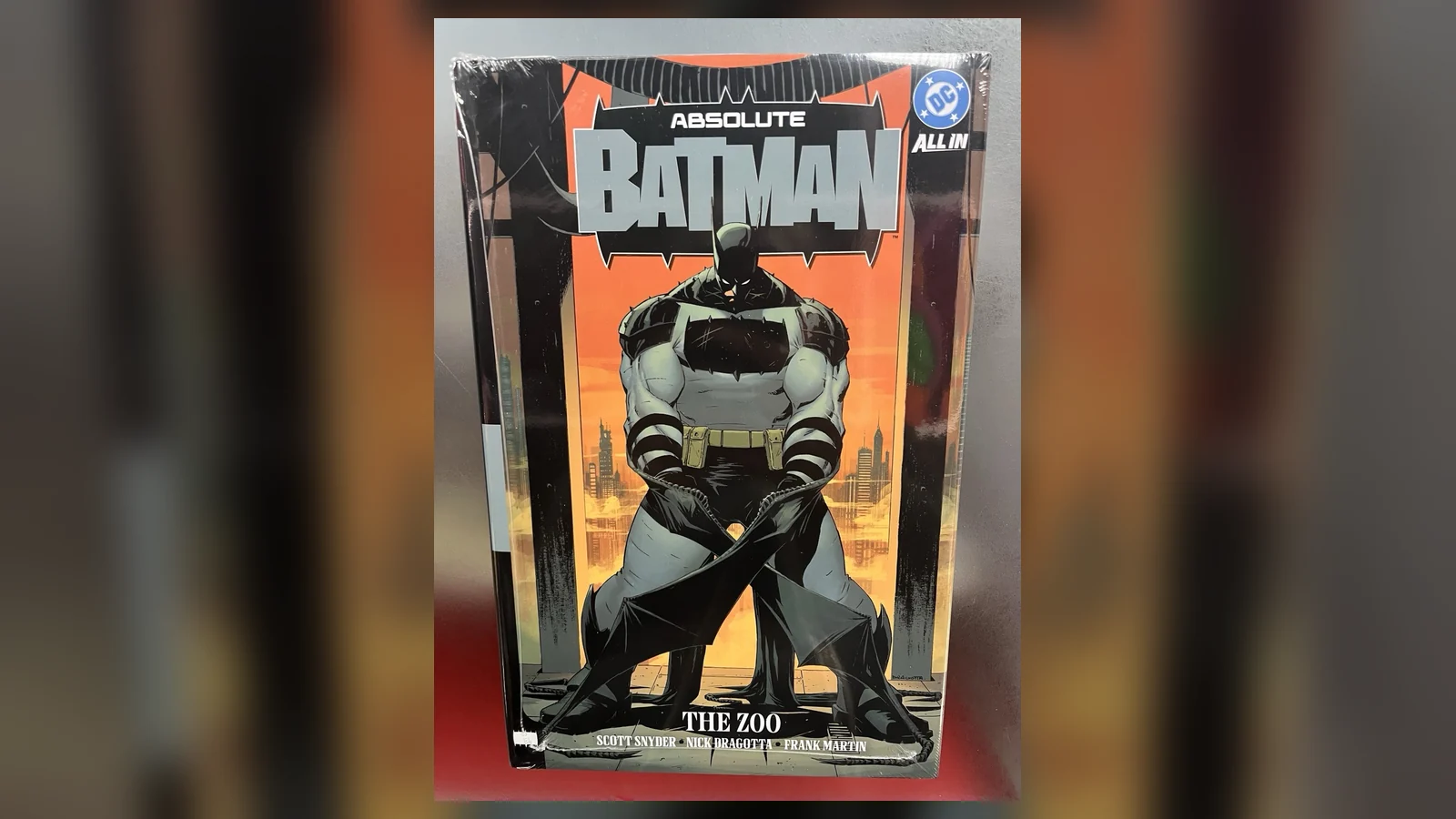 Absolute Batman Vol. 1: The Zoo collected edition