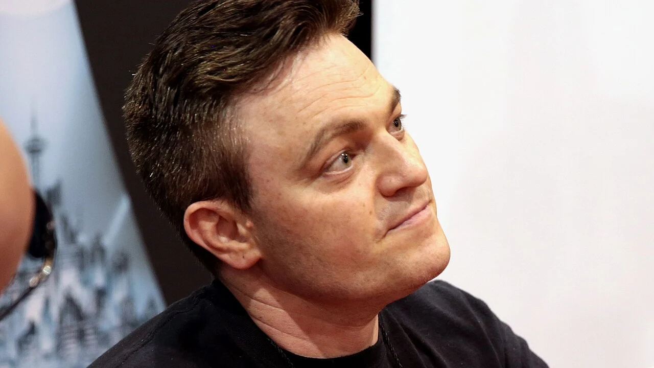 Scott Snyder speaking at Phoenix Comic Fest in 2018.