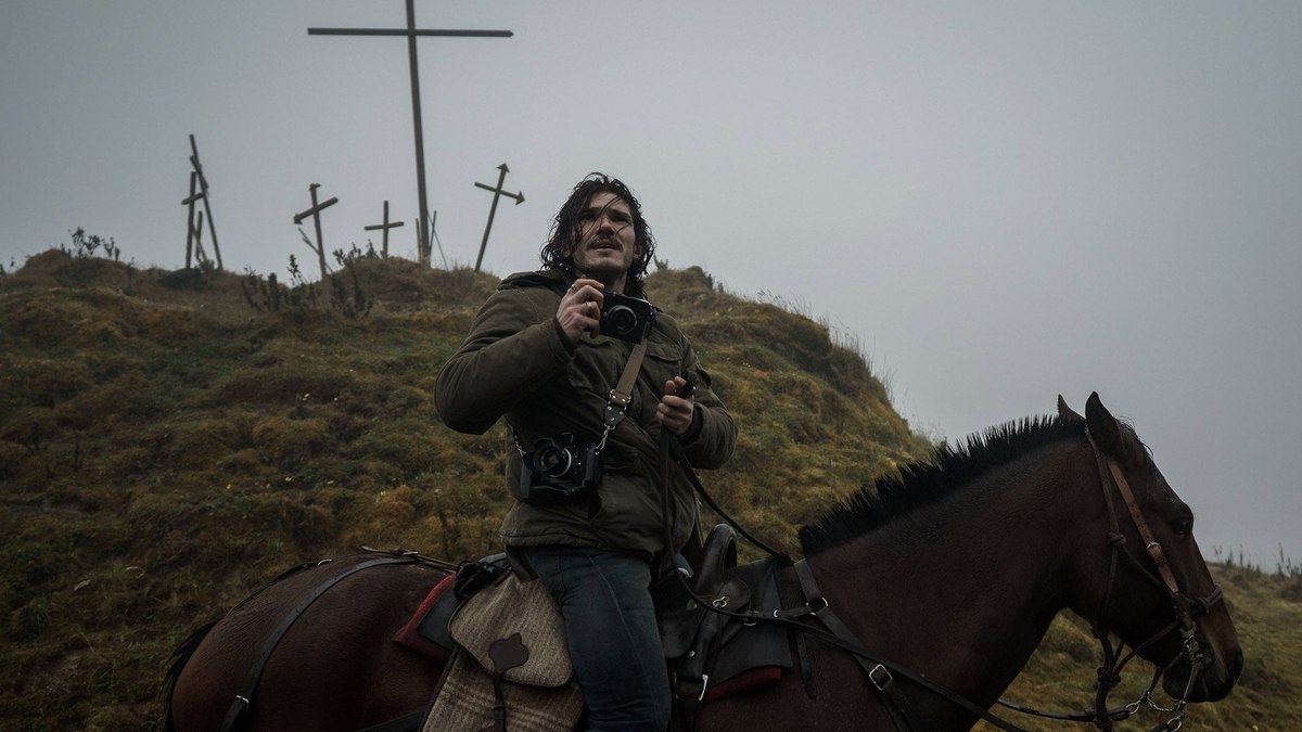 Fra Fee on horseback in Zack Snyder's The Last Photograph.