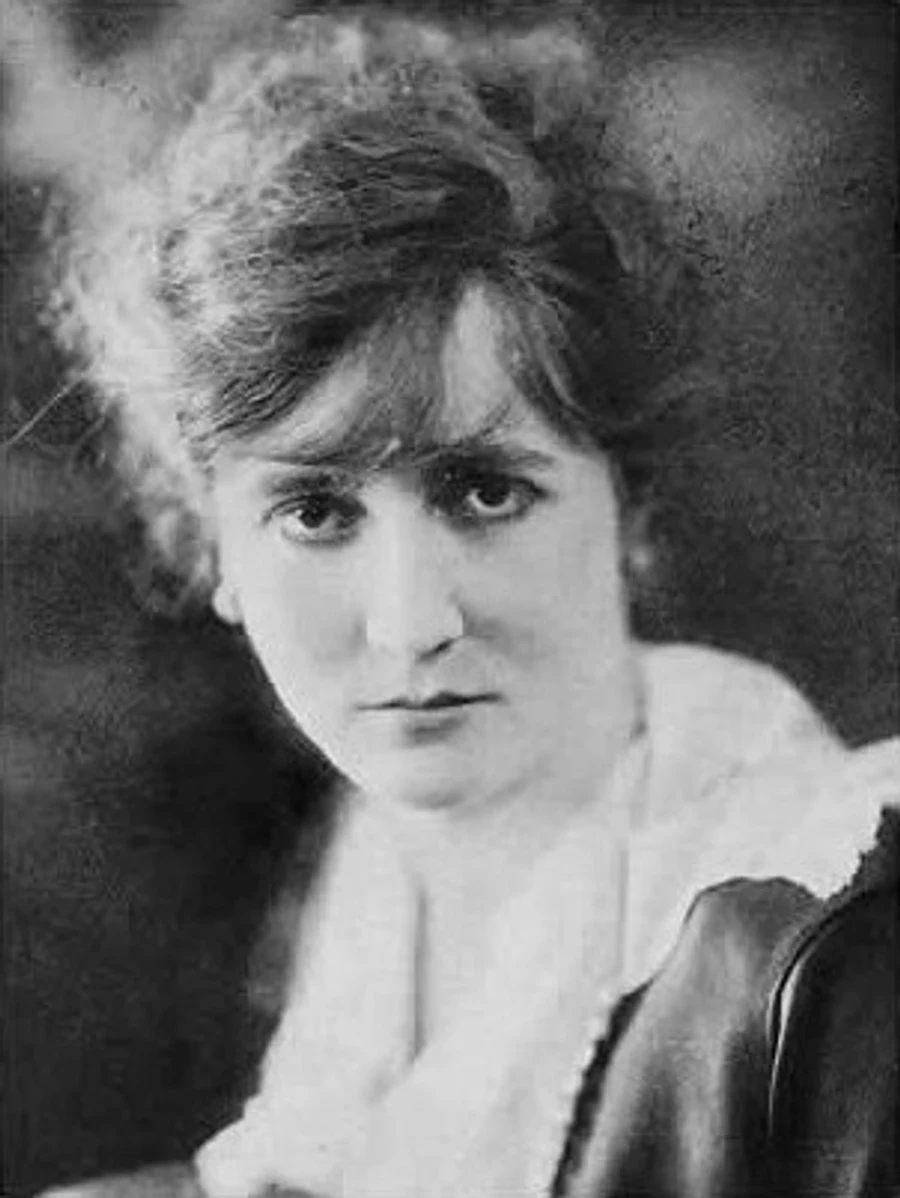 Historical photograph of stage actress Nance O'Neil.