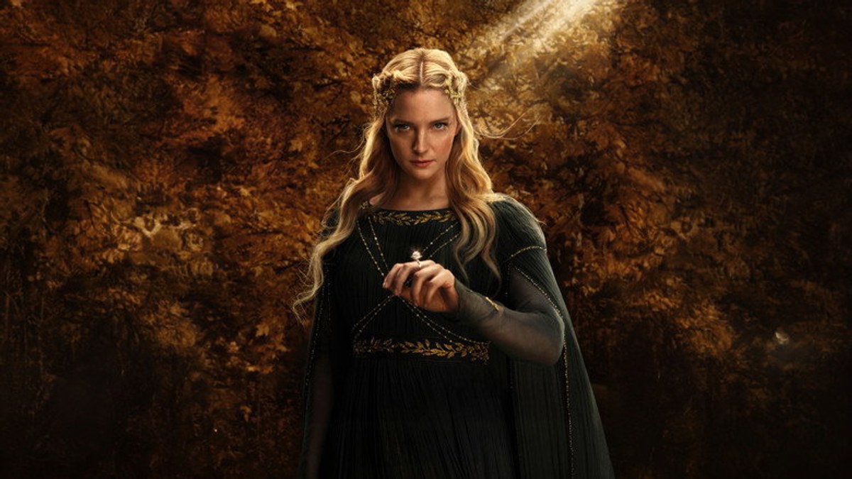 Galadriel holding one of the Three Elven Rings in The Lord of the Rings: The Rings of Power.
