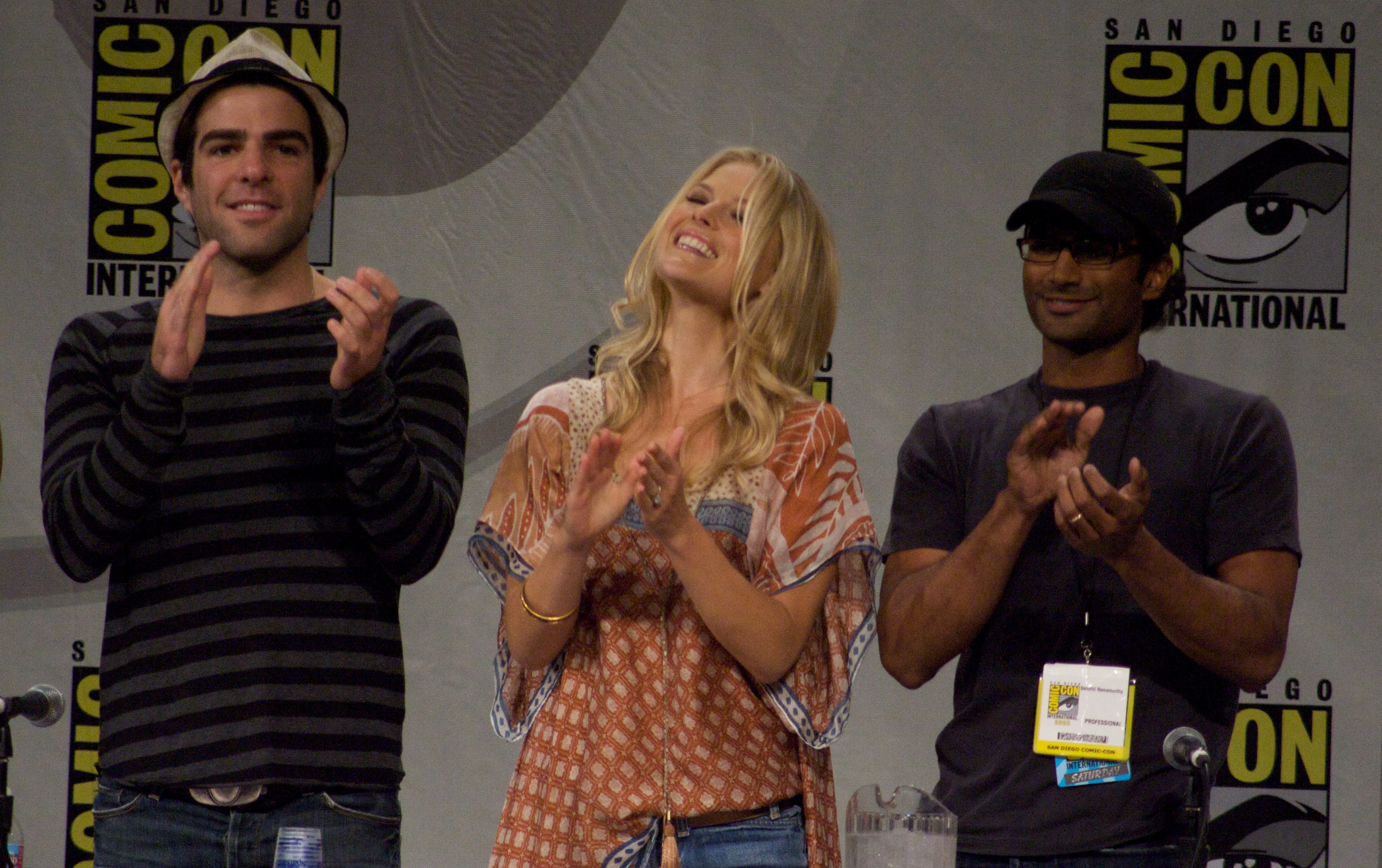 Zachary Quinto with Heroes co-stars Ali Larter and Sendhil Ramamurthy at Comic-Con in 2008